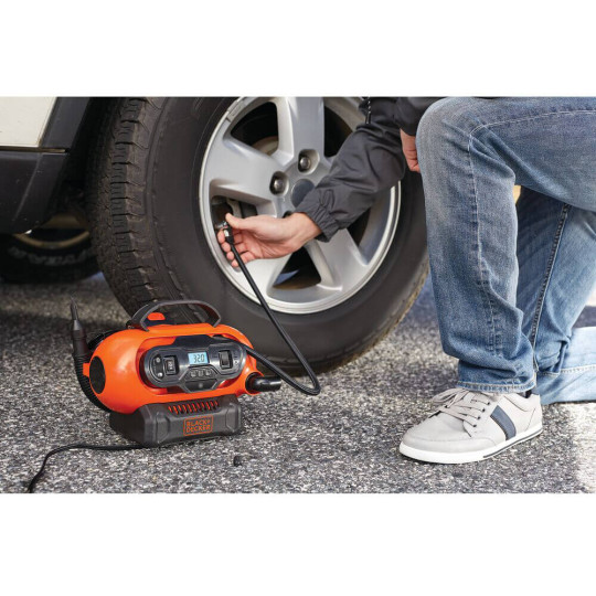 Купити Компресор автомобільний акумуляторний BLACK+DECKER BDCINF18N. Офіційний магазин Toolmaster Україна. Фірмовий інструмент та обладнання, офіційна гарантія
