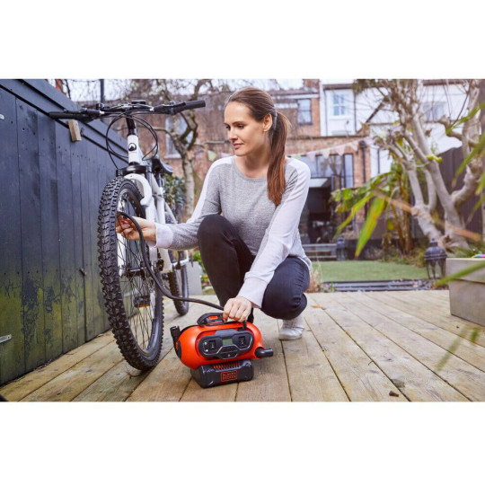 Купити Компресор автомобільний акумуляторний BLACK+DECKER BDCINF18N. Офіційний магазин Toolmaster Україна. Фірмовий інструмент та обладнання, офіційна гарантія
