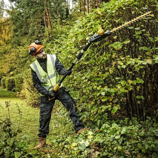 Купити Кущоріз акумуляторний щітковий зі штангою DeWALT DCMPH566P1. Офіційний магазин Toolmaster Україна. Фірмовий інструмент та обладнання, офіційна гарантія