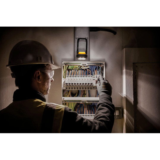 Купити Ліхтар світлодіодний акумуляторний DeWALT DCL182. Офіційний магазин Toolmaster Україна. Фірмовий інструмент та обладнання, офіційна гарантія