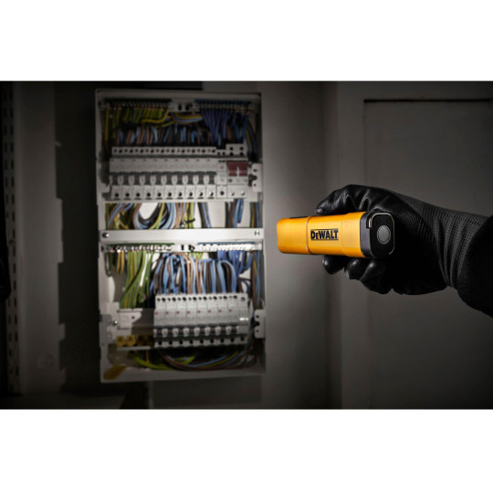 Купити Ліхтар світлодіодний акумуляторний DeWALT DCL183. Офіційний магазин Toolmaster Україна. Фірмовий інструмент та обладнання, офіційна гарантія