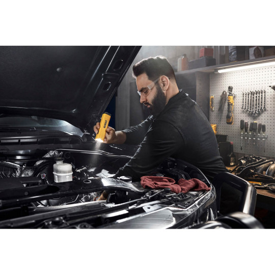 Купити Ліхтар світлодіодний акумуляторний DeWALT DCL183. Офіційний магазин Toolmaster Україна. Фірмовий інструмент та обладнання, офіційна гарантія