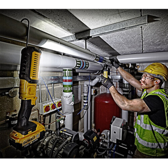 Купити Ліхтар світлодіодний акумуляторний DeWALT DCL050. Офіційний магазин Toolmaster Україна. Фірмовий інструмент та обладнання, офіційна гарантія