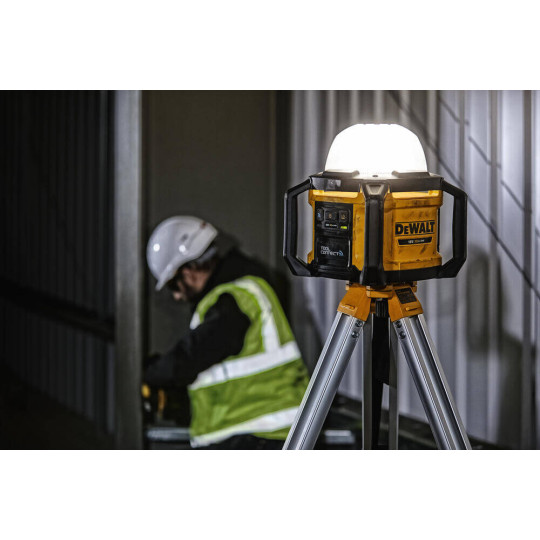 Купити Ліхтар світлодіодний акумуляторний DeWALT DCL074. Офіційний магазин Toolmaster Україна. Фірмовий інструмент та обладнання, офіційна гарантія
