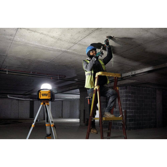 Купити Ліхтар світлодіодний акумуляторний DeWALT DCL074. Офіційний магазин Toolmaster Україна. Фірмовий інструмент та обладнання, офіційна гарантія