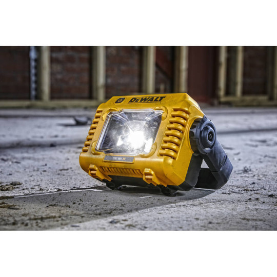 Купити Ліхтар світлодіодний акумуляторний DeWALT DCL077. Офіційний магазин Toolmaster Україна. Фірмовий інструмент та обладнання, офіційна гарантія