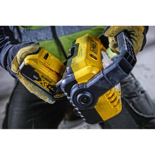 Купити Ліхтар світлодіодний акумуляторний DeWALT DCL077. Офіційний магазин Toolmaster Україна. Фірмовий інструмент та обладнання, офіційна гарантія