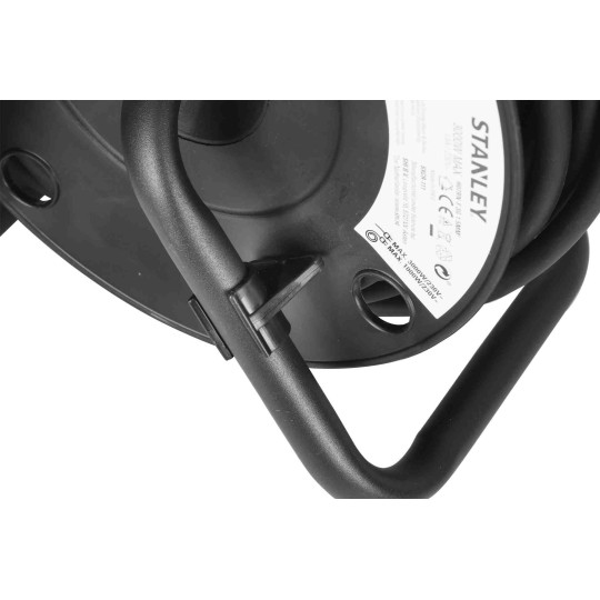 Купити Подовжувач на котушці Stanley 20 м, 4 розетки, IP44 STANLEY SXCR-111. Офіційний магазин Toolmaster Україна. Фірмовий інструмент та обладнання, офіційна гарантія