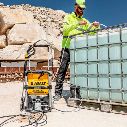 Купити Мийка високого тиску акумуляторна безщіткова DeWALT DCMPW1600N. Офіційний магазин Toolmaster Україна. Фірмовий інструмент та обладнання, офіційна гарантія