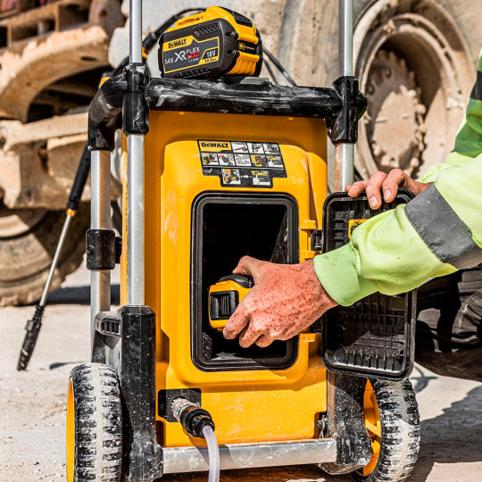 Купити Мийка високого тиску акумуляторна безщіткова DeWALT DCMPW1600N. Офіційний магазин Toolmaster Україна. Фірмовий інструмент та обладнання, офіційна гарантія