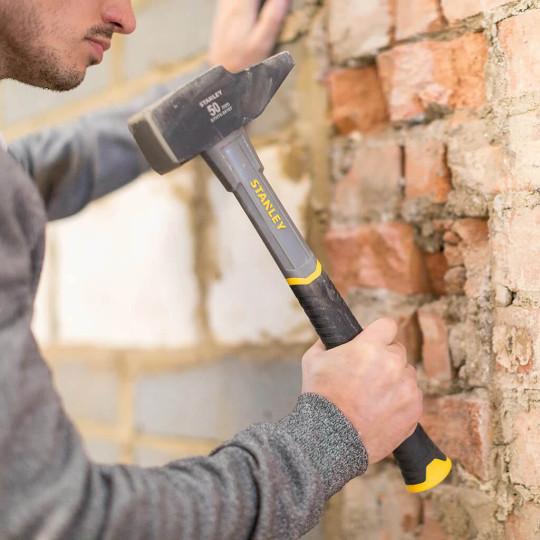 Купити Молоток інженерний Fiberglass, вага 500 г STANLEY STHT0-54154. Офіційний магазин Toolmaster Україна. Фірмовий інструмент та обладнання, офіційна гарантія
