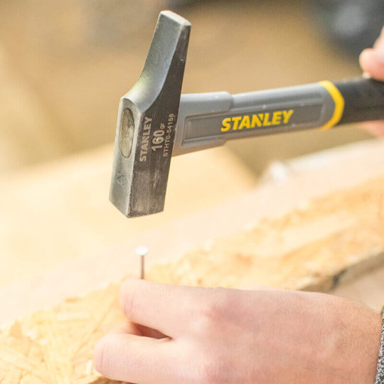 Купити Молоток столярний Fiberglass з вагою головки 160 г STANLEY STHT0-54158. Офіційний магазин Toolmaster Україна. Фірмовий інструмент та обладнання, офіційна гарантія