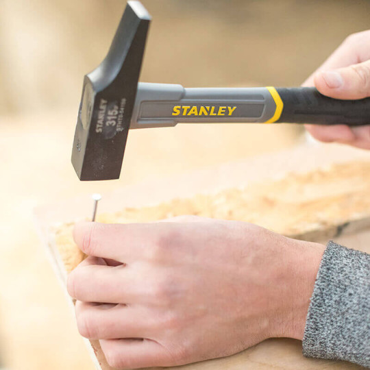 Купити Молоток столярний Fiberglass з вагою головки 315 г STANLEY STHT0-54159. Офіційний магазин Toolmaster Україна. Фірмовий інструмент та обладнання, офіційна гарантія