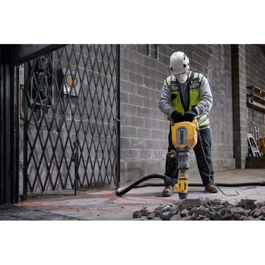Купити Молоток відбійний мережевий безщітковий DeWALT D25911K. Офіційний магазин Toolmaster Україна. Фірмовий інструмент та обладнання, офіційна гарантія