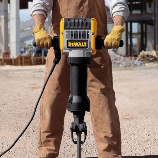 Купити Молоток відбійний мережевий DeWALT D25981. Офіційний магазин Toolmaster Україна. Фірмовий інструмент та обладнання, офіційна гарантія