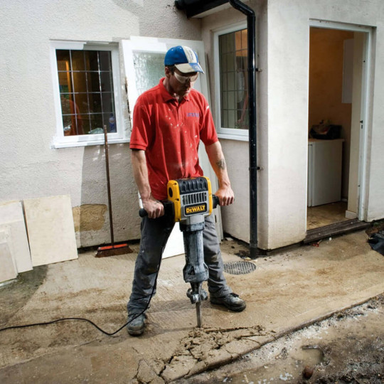 Купити Молоток відбійний мережевий DeWALT D25981. Офіційний магазин Toolmaster Україна. Фірмовий інструмент та обладнання, офіційна гарантія