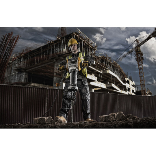 Купити Молоток відбійний мережевий DeWALT D25981K. Офіційний магазин Toolmaster Україна. Фірмовий інструмент та обладнання, офіційна гарантія