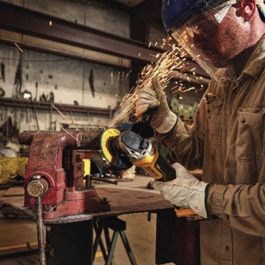 Купити Набір з трьох інструментів безщіткових DeWALT DCK384P2T. Офіційний магазин Toolmaster Україна. Фірмовий інструмент та обладнання, офіційна гарантія
