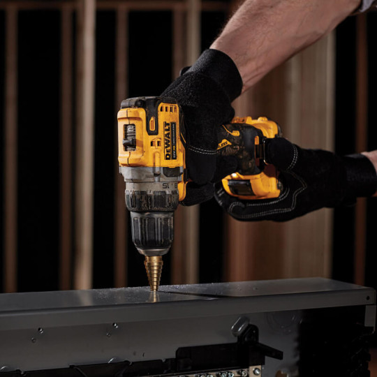Купити Набір з двох інструментів безщіткових DeWALT DCK2110L2T. Офіційний магазин Toolmaster Україна. Фірмовий інструмент та обладнання, офіційна гарантія
