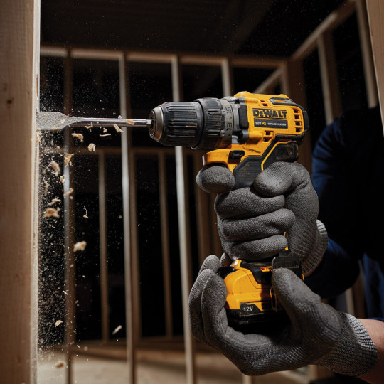 Купити Набір з двох інструментів безщіткових DeWALT DCK2110L2T. Офіційний магазин Toolmaster Україна. Фірмовий інструмент та обладнання, офіційна гарантія