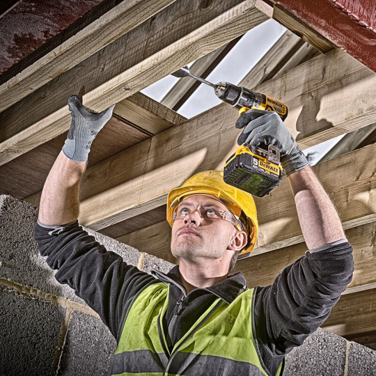 Купити Набір з чотирьох інструментів безщіткових DeWALT DCK422P3. Офіційний магазин Toolmaster Україна. Фірмовий інструмент та обладнання, офіційна гарантія