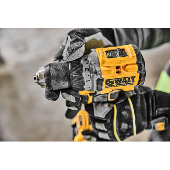 Купити Набір з двох інструментів безщіткових DeWALT DCK2051E2T. Офіційний магазин Toolmaster Україна. Фірмовий інструмент та обладнання, офіційна гарантія