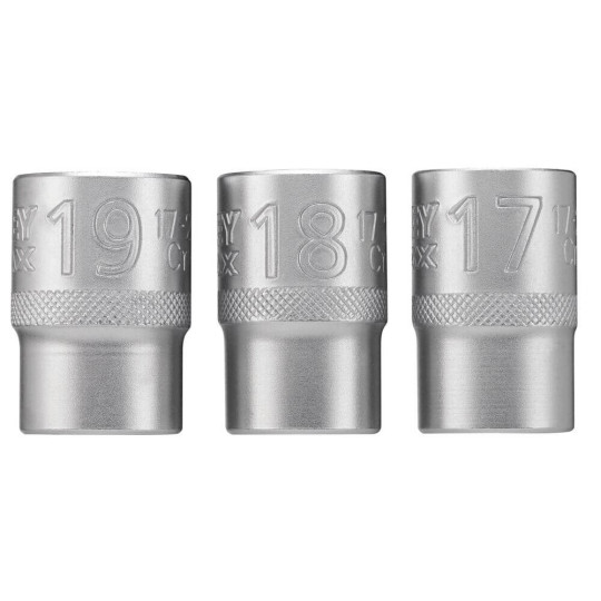Купити Набір торцевих головок 1/2 Maxi Drive, із шестигранним профілем, 3 шт: 17, 18, 19 мм. STANLEY FMMT17094-0. Офіційний магазин Toolmaster Україна. Фірмовий інструмент та обладнання, офіційна гарантія