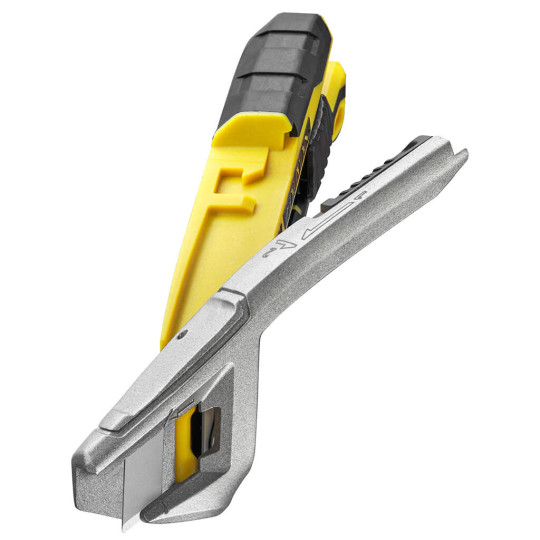 Купити Нож FatMax Integrated Snap Knife длиной 165 мм с лезвием шириной 18 мм с отламывающимися сегментами STANLEY FMHT10594-0. Официальный магазин Toolmaster Украина. Фирменный инструмент и оборудование, официальная гарантия