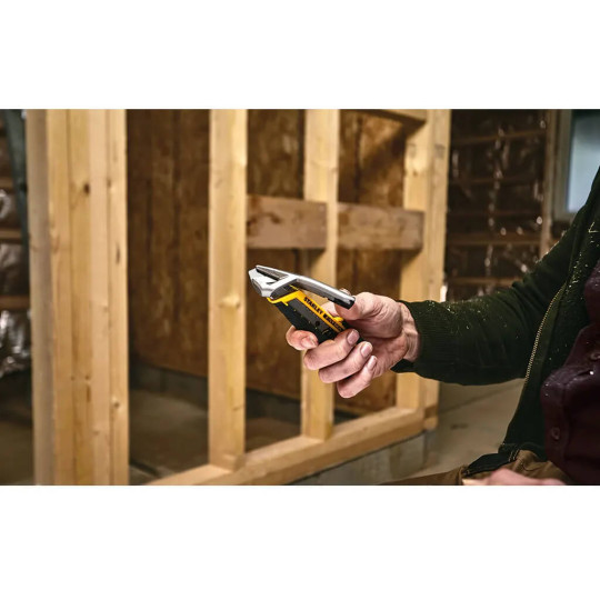 Купити Нож FatMax Integrated Snap Knife длиной 165 мм с лезвием шириной 18 мм с отламывающимися сегментами STANLEY FMHT10594-0. Официальный магазин Toolmaster Украина. Фирменный инструмент и оборудование, официальная гарантия