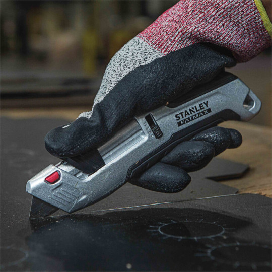 Купити Ніж безпечний з лезом для оздоблювальних робіт STANLEY FMHT10367-0. Офіційний магазин Toolmaster Україна. Фірмовий інструмент та обладнання, офіційна гарантія