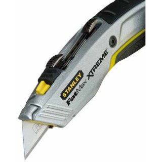 Купити Ніж FatMax® Xtreme ™ довжиною 180 мм з двома висувними лезами для оздоблювальних робіт STANLEY 0-10-789. Офіційний магазин Toolmaster Україна. Фірмовий інструмент та обладнання, офіційна гарантія