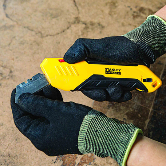Купити Нож безопасный FATMAX® Box Box с выдвижным трапециевидным лезвием STANLEY FMHT10369-0. Официальный магазин Toolmaster Украина. Фирменный инструмент и оборудование, официальная гарантия