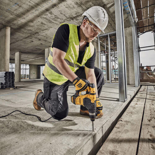 Купити Перфоратор сетевой SDS-Plus DeWALT D25333K. Официальный магазин Toolmaster Украина. Фирменный инструмент и оборудование, официальная гарантия