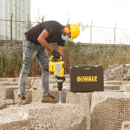 Купити Перфоратор мережевий SDS-MAX DeWALT D25733K. Офіційний магазин Toolmaster Україна. Фірмовий інструмент та обладнання, офіційна гарантія