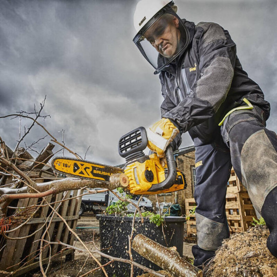 Купити Пила ланцюгова акумуляторна безщіткова DeWALT DCM565N. Офіційний магазин Toolmaster Україна. Фірмовий інструмент та обладнання, офіційна гарантія