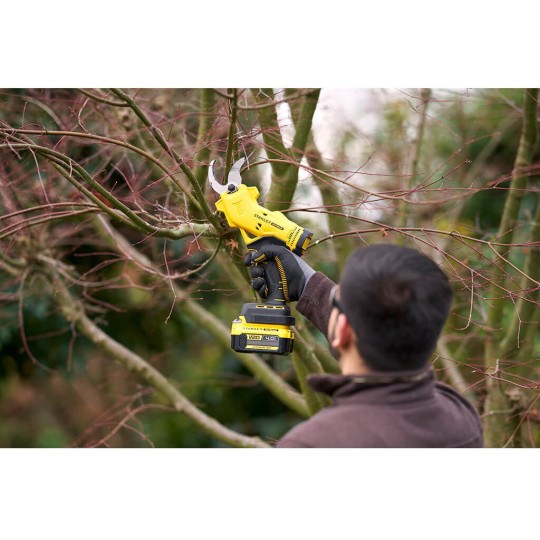 Купити Пила ланцюгова акумуляторна STANLEY FATMAX SFMCCS630M1+SFMCPP32M1. Офіційний магазин Toolmaster Україна. Фірмовий інструмент та обладнання, офіційна гарантія