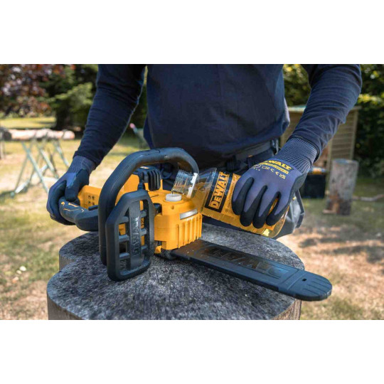 Купити Пила ланцюгова акумуляторна безщіткова DeWALT DCMCS565P1. Офіційний магазин Toolmaster Україна. Фірмовий інструмент та обладнання, офіційна гарантія