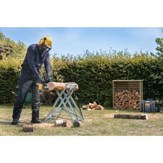 Купити Пила ланцюгова акумуляторна безщіткова DeWALT DCMCS565P1. Офіційний магазин Toolmaster Україна. Фірмовий інструмент та обладнання, офіційна гарантія