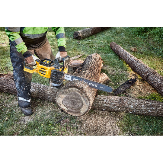 Купити Пила ланцюгова акумуляторна безщіткова DeWALT DCMCS575N. Офіційний магазин Toolmaster Україна. Фірмовий інструмент та обладнання, офіційна гарантія