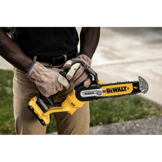 Купити Мини-пила цепная аккумуляторная бесщеточная DeWALT DCMPS520P1. Официальный магазин Toolmaster Украина. Фирменный инструмент и оборудование, официальная гарантия