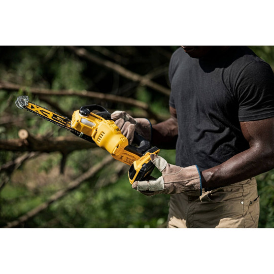 Купити Мини-пила цепная аккумуляторная бесщеточная DeWALT DCMPS520P1. Официальный магазин Toolmaster Украина. Фирменный инструмент и оборудование, официальная гарантия