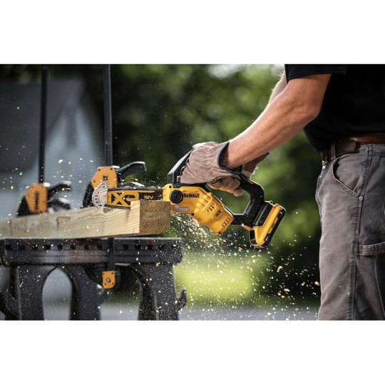 Купити Мини-пила цепная аккумуляторная бесщеточная DeWALT DCMPS520P1. Официальный магазин Toolmaster Украина. Фирменный инструмент и оборудование, официальная гарантия