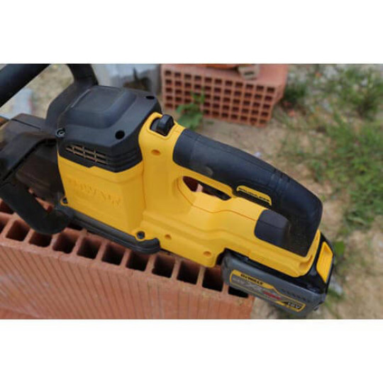 Купити Пила ALLIGATOR акумуляторна безщіткова DeWALT DCS398T2. Офіційний магазин Toolmaster Україна. Фірмовий інструмент та обладнання, офіційна гарантія