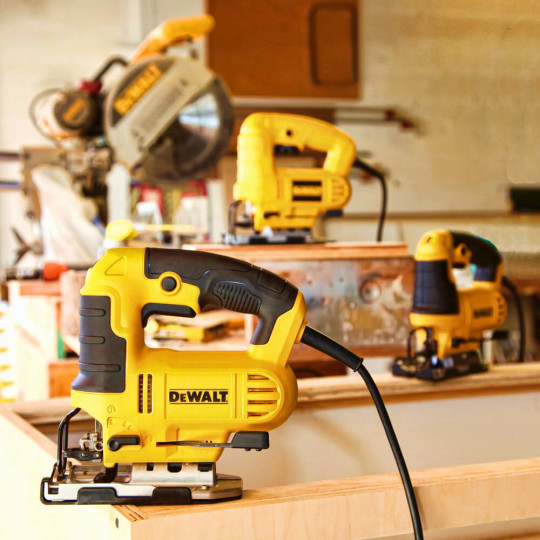 Купити Пила лобзиковая сетевая DeWALT DWE349. Официальный магазин Toolmaster Украина. Фирменный инструмент и оборудование, официальная гарантия