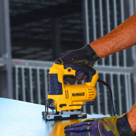 Купити Пила лобзиковая сетевая DeWALT DWE349. Официальный магазин Toolmaster Украина. Фирменный инструмент и оборудование, официальная гарантия