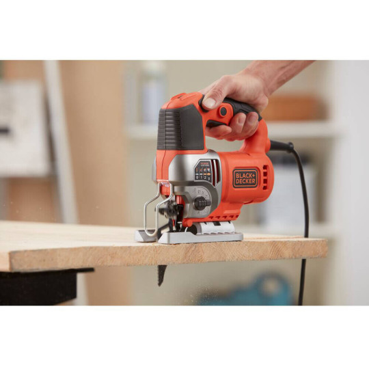 Купити Пила лобзиковая мережева BLACK+DECKER BES610. Офіційний магазин Toolmaster Україна. Фірмовий інструмент та обладнання, офіційна гарантія