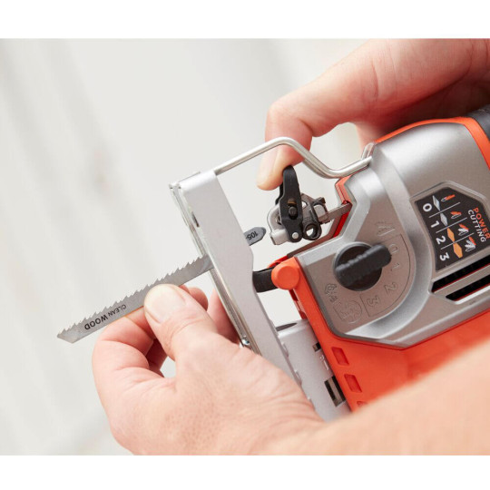 Купити Пила лобзиковая мережева BLACK+DECKER BES610. Офіційний магазин Toolmaster Україна. Фірмовий інструмент та обладнання, офіційна гарантія