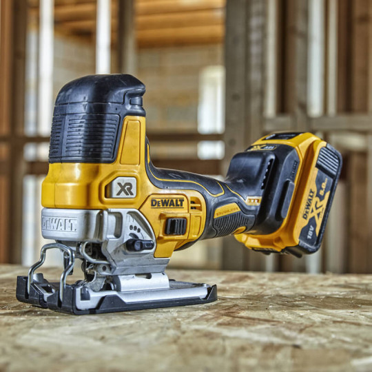 Купити Пила лобзикова акумуляторна безщіткова DeWALT DCS335NT. Офіційний магазин Toolmaster Україна. Фірмовий інструмент та обладнання, офіційна гарантія