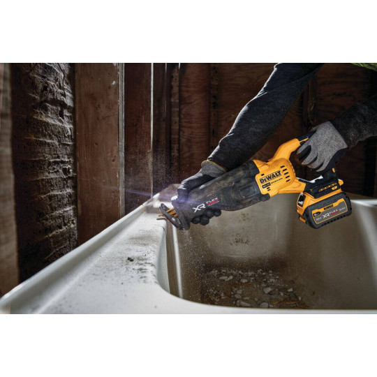 Купити Пила шабельна акумуляторна DeWALT DCS386NT. Офіційний магазин Toolmaster Україна. Фірмовий інструмент та обладнання, офіційна гарантія