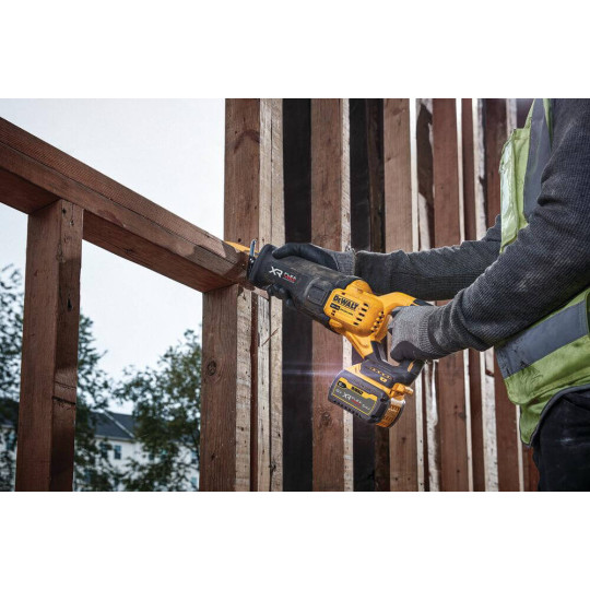Купити Пила шабельна акумуляторна DeWALT DCS386NT. Офіційний магазин Toolmaster Україна. Фірмовий інструмент та обладнання, офіційна гарантія